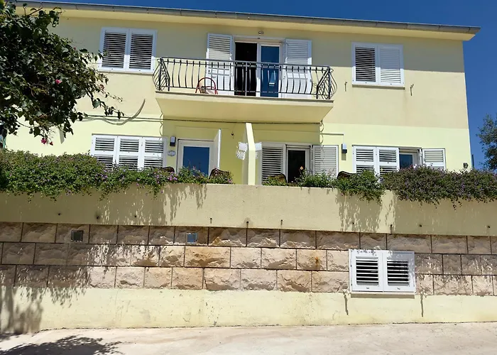 Villa Jolanda Beachside Residence