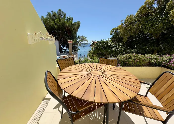Villa Jolanda Beachside Residence