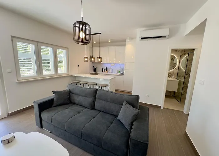 Villa Jolanda Beachside Residence